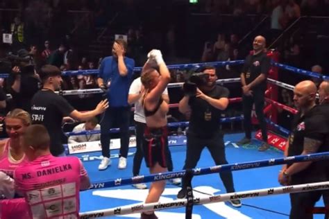 Daniella Hemsley flashes crowd after Kingpyn Boxing。